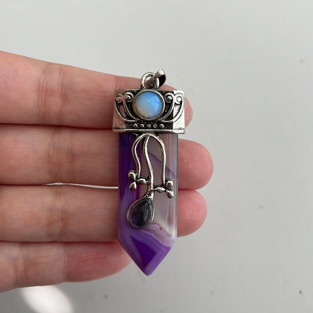 Agate crystal pendant